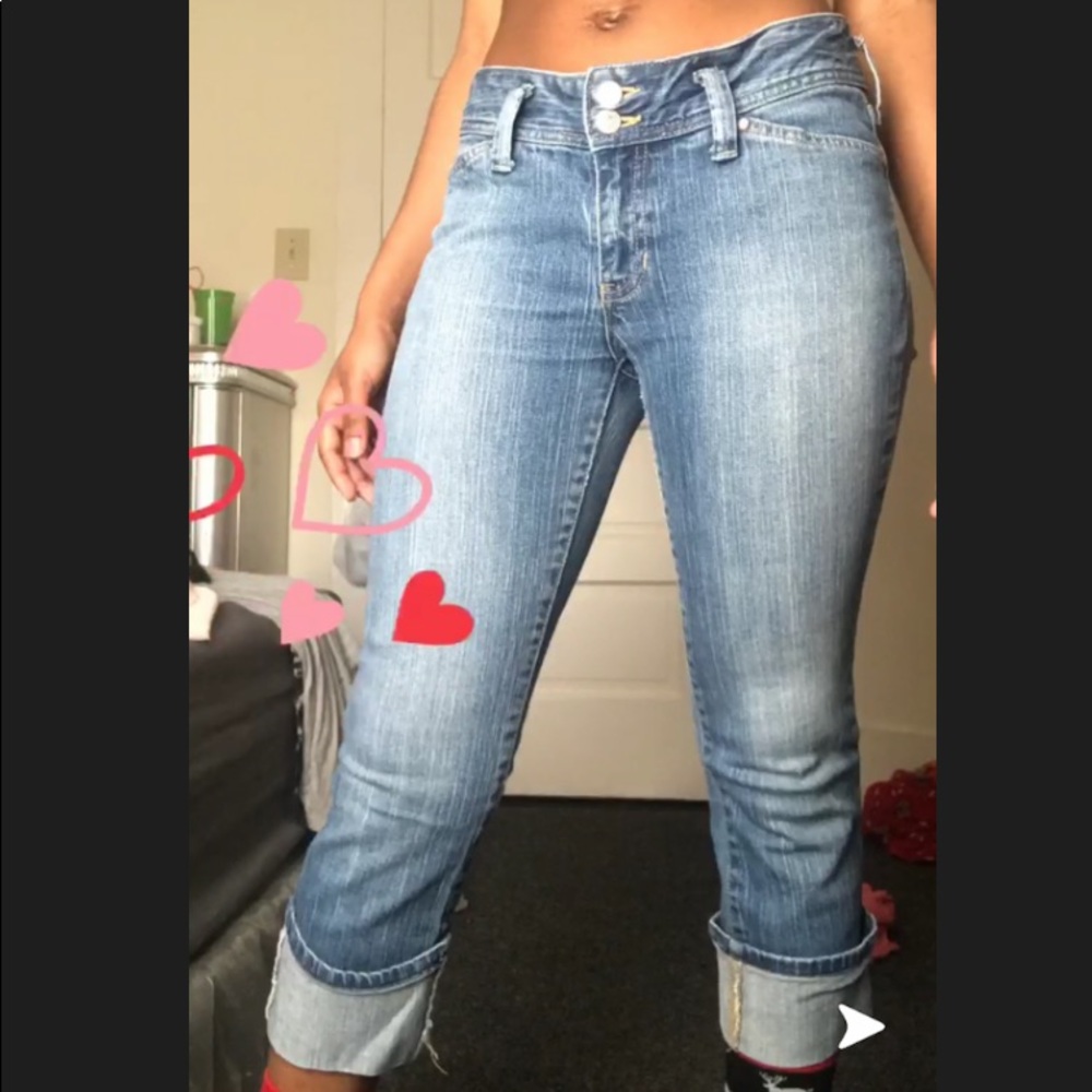 Low rises cropped jeans